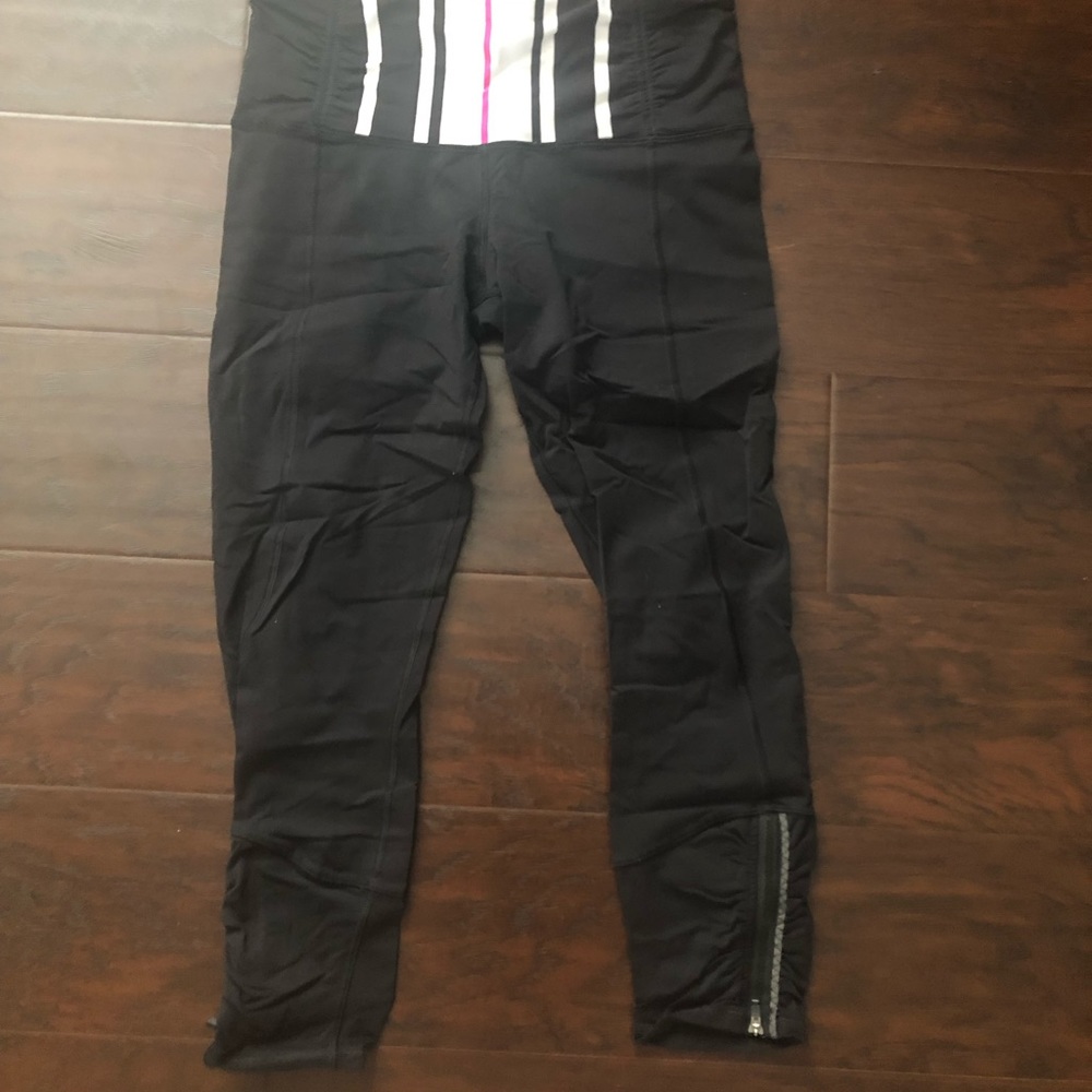 Lululemon size 8 Run Day crop